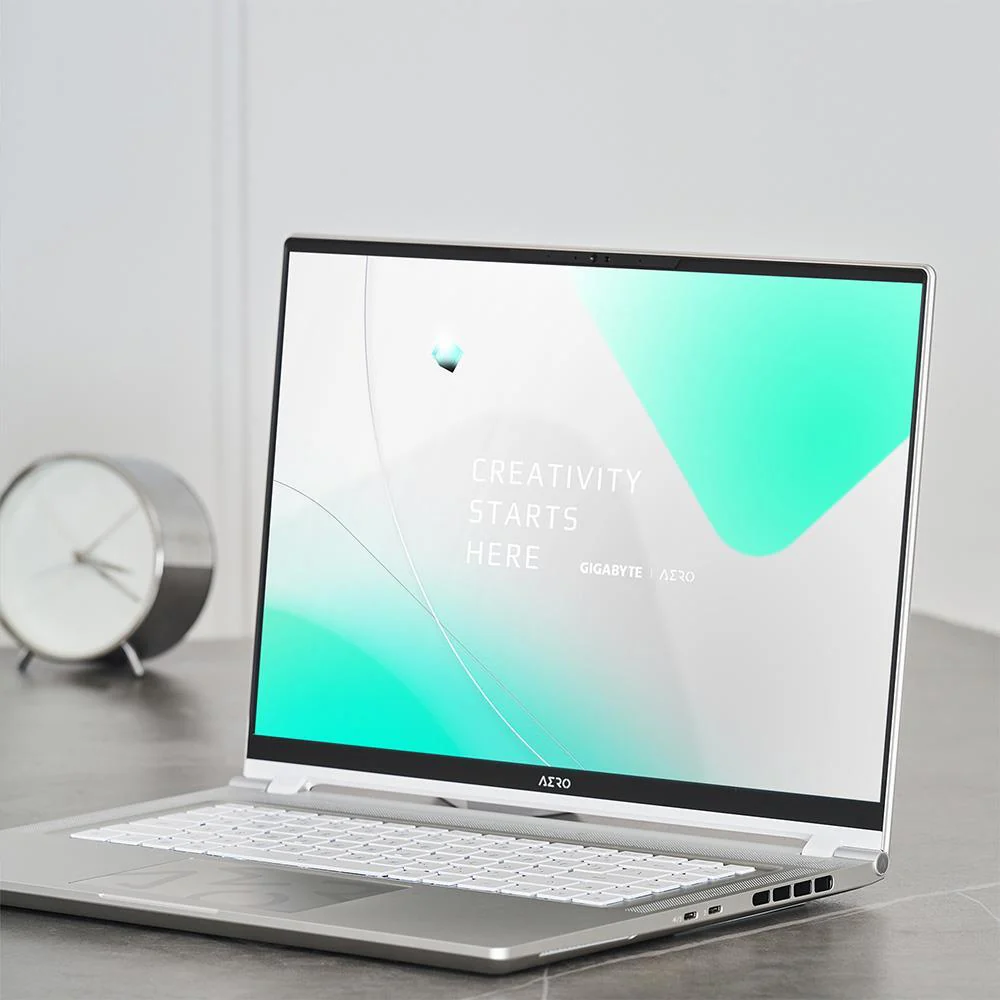 GIGABYTE AERO 16 OLED BSF-73DE994SO. 40.64 cm (16 Zoll). i7-13700H. RTX 4070 Gaming Notebook
